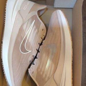 New Wmns Nike Air Winflo 9 Size 6